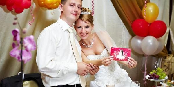 Wedding DJ Experts to Create the Perfect Atmosphere