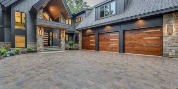 Wie Garagentore das Erscheinungsbild eines Hauses beeinflussen
