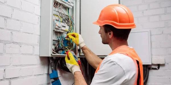 Electrician Service for Fast Troubleshooting Repairs