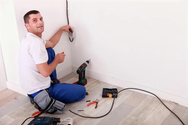 Experienced Electrician Portland for Lighting and Electrical Maintenance